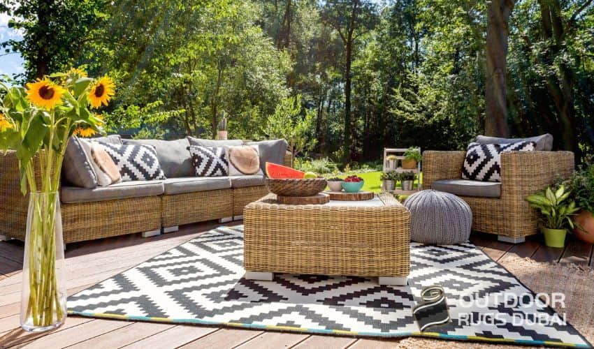 5 Top Amazing Outdoor Rugs For Your Living Place
